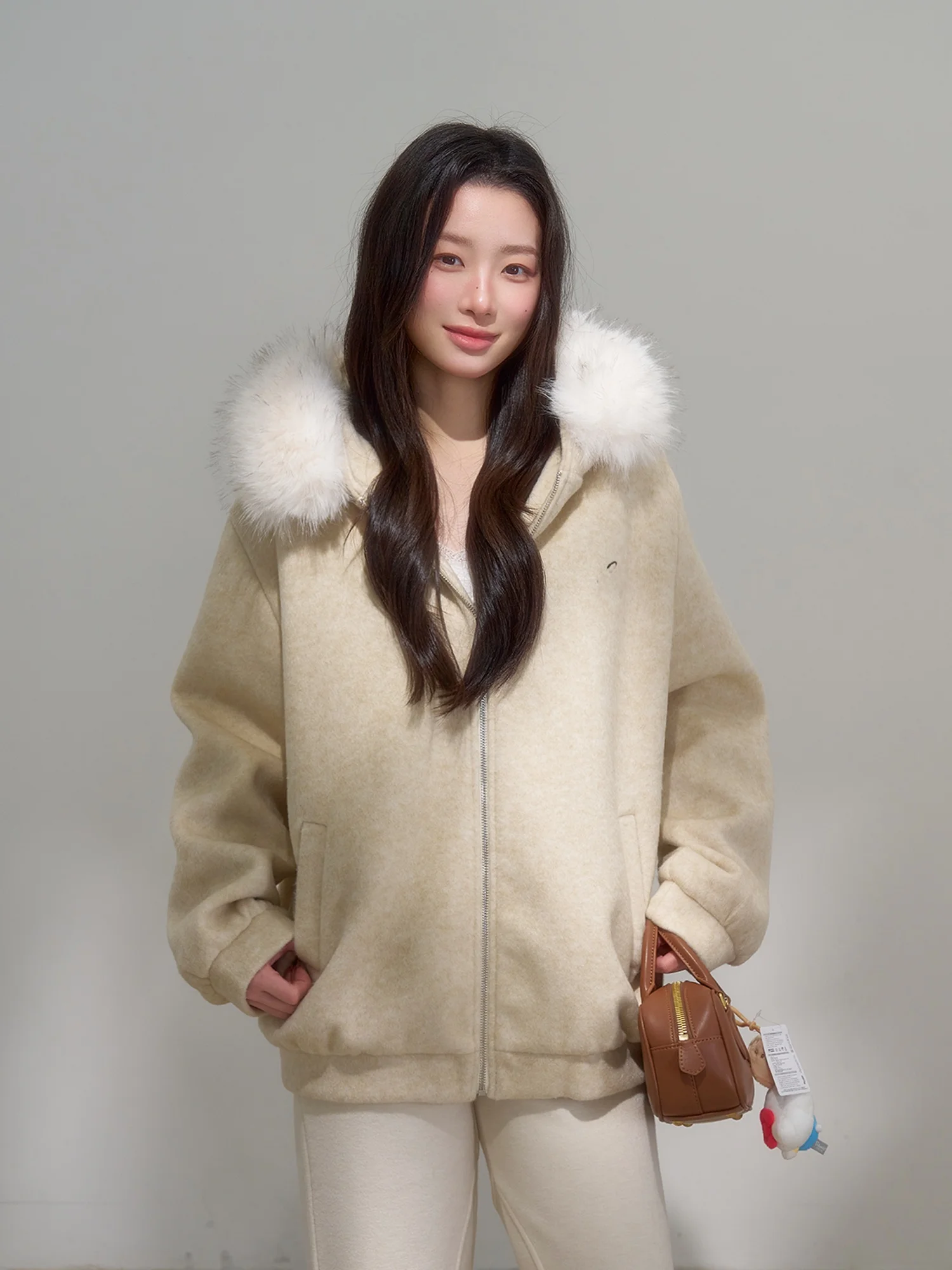 Женская шерстяная толстовка-куртка INSLiiSA на молнии, корейский стиль, весенняя верхняя одежда, свободный крой, с длинными рукавами, для повседневной носки, хлопковое пальто
Женская шерстяная толстовка-куртка INSLiiSA на молнии, корейский стиль, весенняя верхняя одежда, свободный крой, с длинными рукавами, для повседневной носки, хлопковое пальто