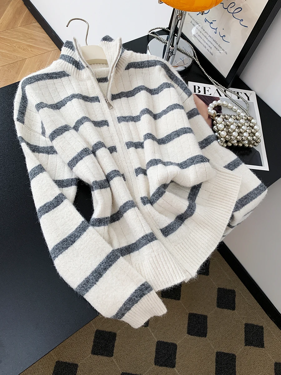 Vintage Korean Style Stand Collar Sweater Jacket Autumn/Winter Age-Reducing Zipper Knitted Cardigan Striped Top
Vintage Korean Style Stand Collar Sweater Jacket Autumn/Winter Age-Reducing Zipper Knitted Cardigan Striped Top