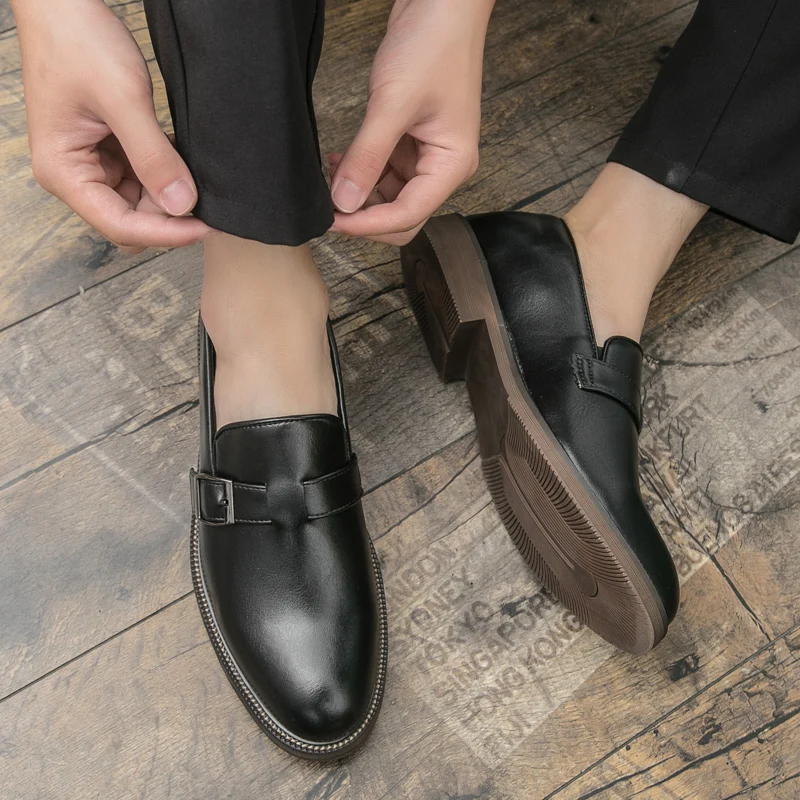 Модные мужские повседневные лоферы в британском стиле, качественная нескользящая уличная дорожная кожаная обувь, брендовая деловая универсальная кожаная обувь
Модные мужские повседневные лоферы в британском стиле, качественная нескользящая уличная дорожная кожаная обувь, брендовая деловая универсальная кожаная обувь