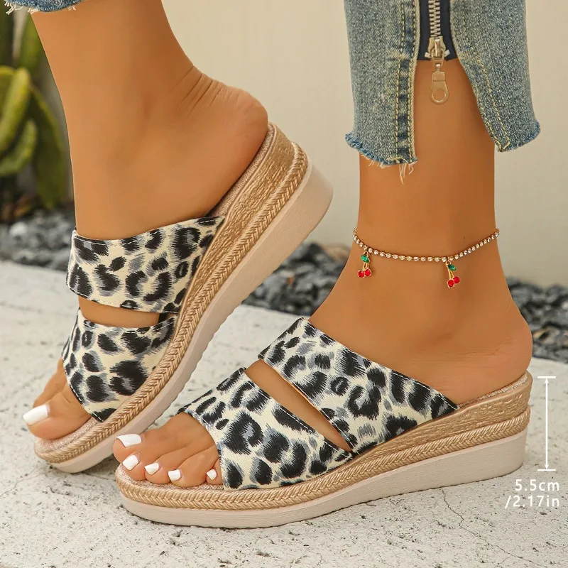 Women Sandals Fashion 2025 Summer Open-toed Slippers Comfortable Lightweight Wedge Shoes Women Classic Printed Platform Sandals
Women Sandals Fashion 2025 Summer Open-toed Slippers Comfortable Lightweight Wedge Shoes Women Classic Printed Platform Sandals