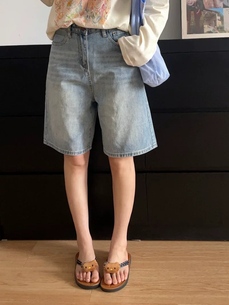 Retro Washed Summer Casual Light Blue Soft Denim Loose Wide Leg Jeans Shorts Five-Point Pants High Waist Button Ladies Loose Fit
Retro Washed Summer Casual Light Blue Soft Denim Loose Wide Leg Jeans Shorts Five-Point Pants High Waist Button Ladies Loose Fit