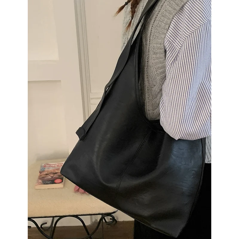 Retro Art Bucket Bag for Women 2025 New Fashion Korean Tote Single Shoulder Underarm Bags
Retro Art Bucket Bag for Women 2025 New Fashion Korean Tote Single Shoulder Underarm Bags