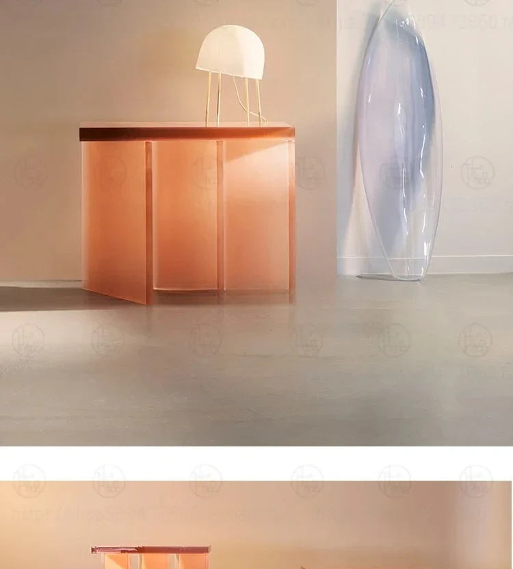 Light luxury against the wall, narrow and long strip case art entry is facing the door
Light luxury against the wall, narrow and long strip case art entry is facing the door