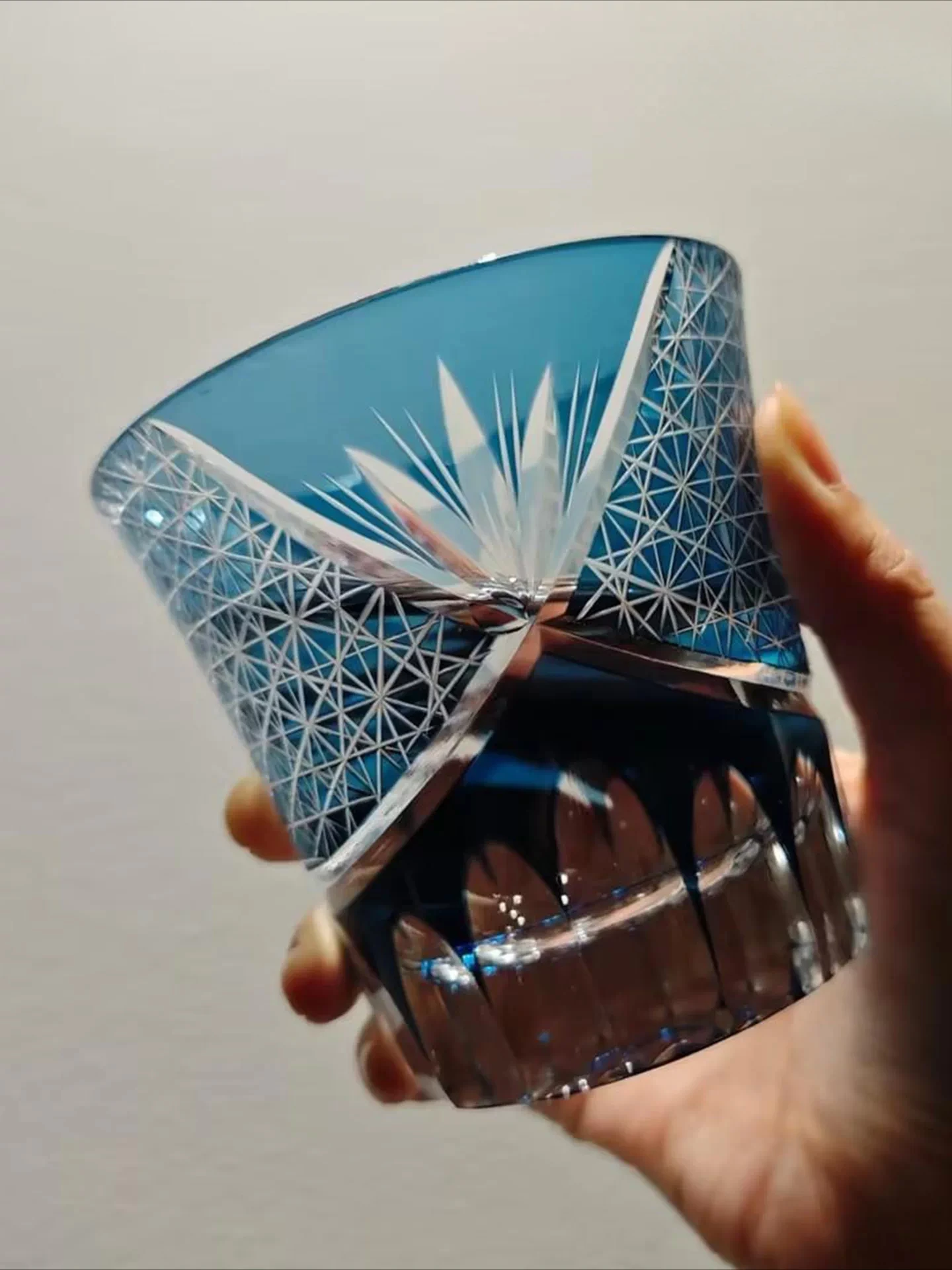 PYH Modern Light Luxury Red Chrysanthemum Wine Cup Handmade Crystal Glass Foreign Wine Cup Whiskey Glass
PYH Modern Light Luxury Red Chrysanthemum Wine Cup Handmade Crystal Glass Foreign Wine Cup Whiskey Glass