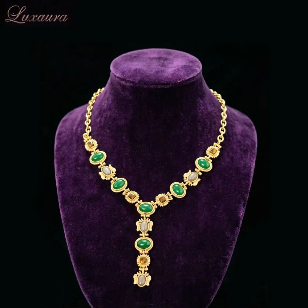 Vintage jewelry fashion classic gold enamel fan shaped necklace design, paired with a Bohemian style women's necklace
Vintage jewelry fashion classic gold enamel fan shaped necklace design, paired with a Bohemian style women's necklace