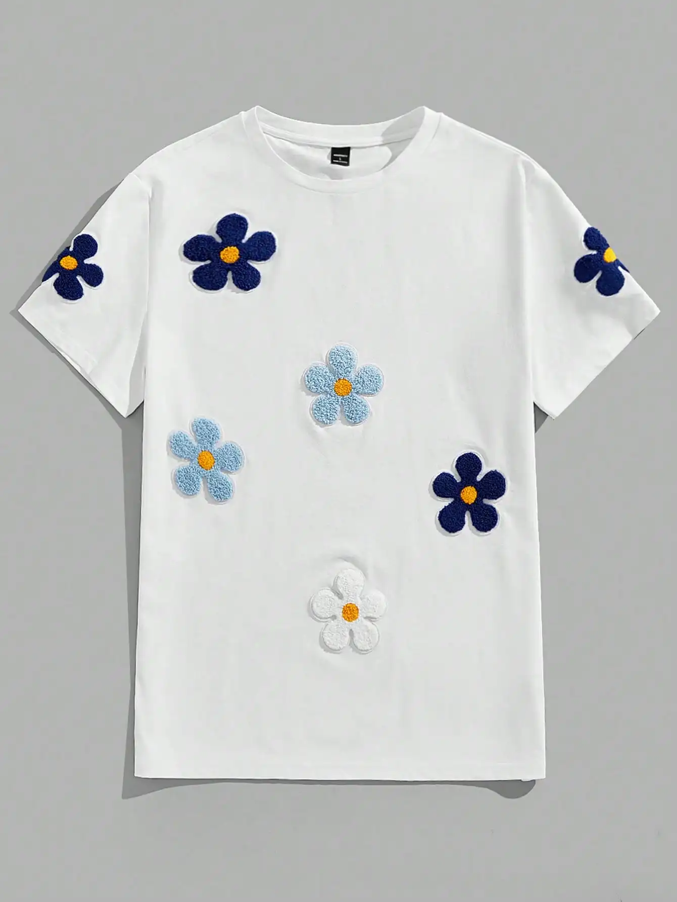 Мужская белая футболка с коротким рукавом и 3D-аппликацией в виде цветов для повседневного уличного стиля
Мужская белая футболка с коротким рукавом и 3D-аппликацией в виде цветов для повседневного уличного стиля