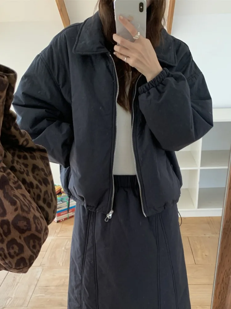 Korean Drama Inspired Short Cotton Jacket with Stand Collar And Warm Inner Filling Straight Cut Winter Outerwear Set for Women
Korean Drama Inspired Short Cotton Jacket with Stand Collar And Warm Inner Filling Straight Cut Winter Outerwear Set for Women