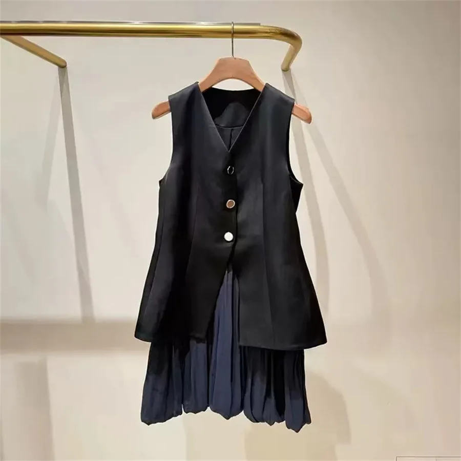 【Gift Free】2026 Early Spring Elegant Office Wear Pleated Patchwork Faux Two-Piece Metal Buckle Sleeveless Dress
【Gift Free】2026 Early Spring Elegant Office Wear Pleated Patchwork Faux Two-Piece Metal Buckle Sleeveless Dress