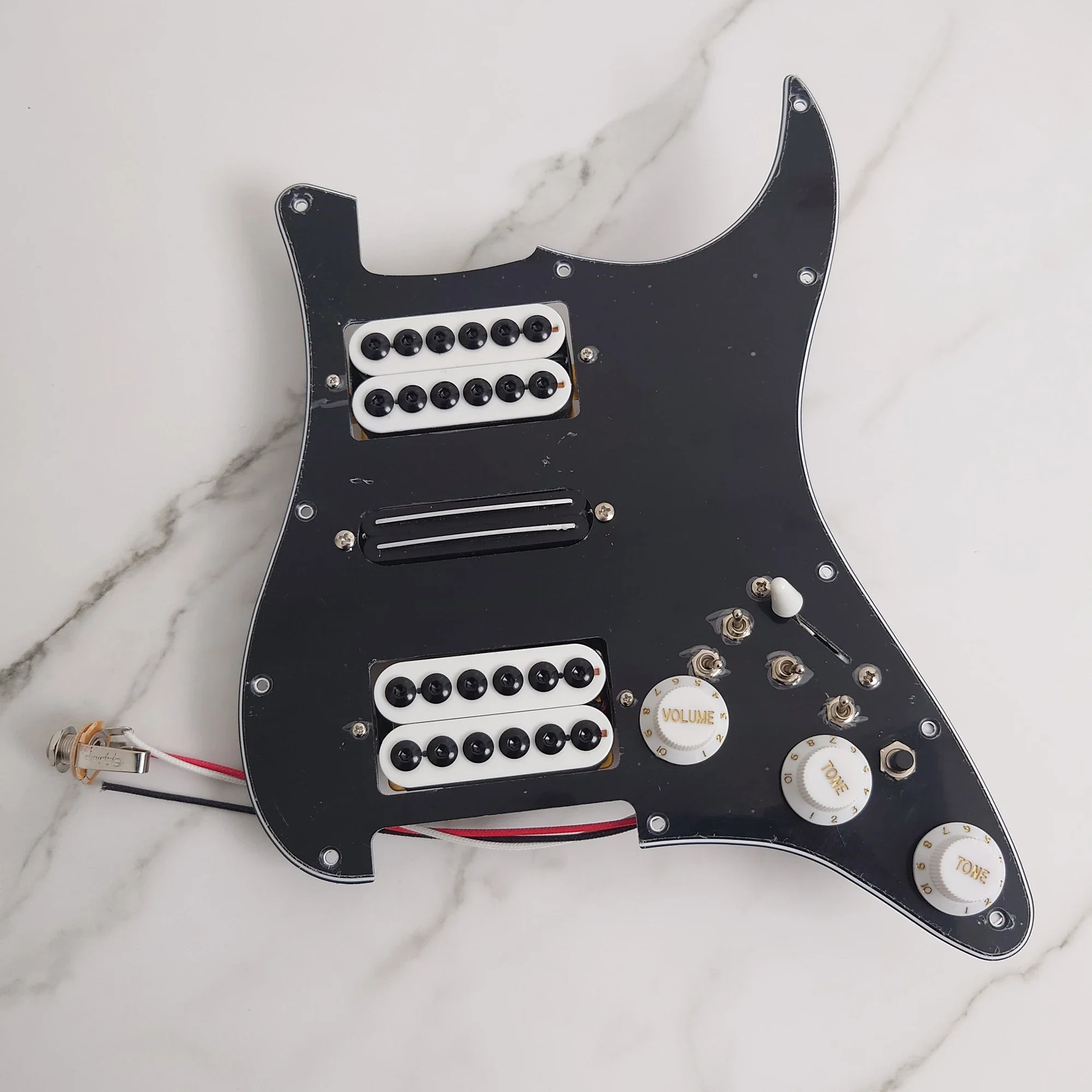 Guitar Prewired Loaded Pickguard Set with Coil Splitting Humbucker Pickups Set for ST 11 Hole Guitar Accessoires
Guitar Prewired Loaded Pickguard Set with Coil Splitting Humbucker Pickups Set for ST 11 Hole Guitar Accessoires