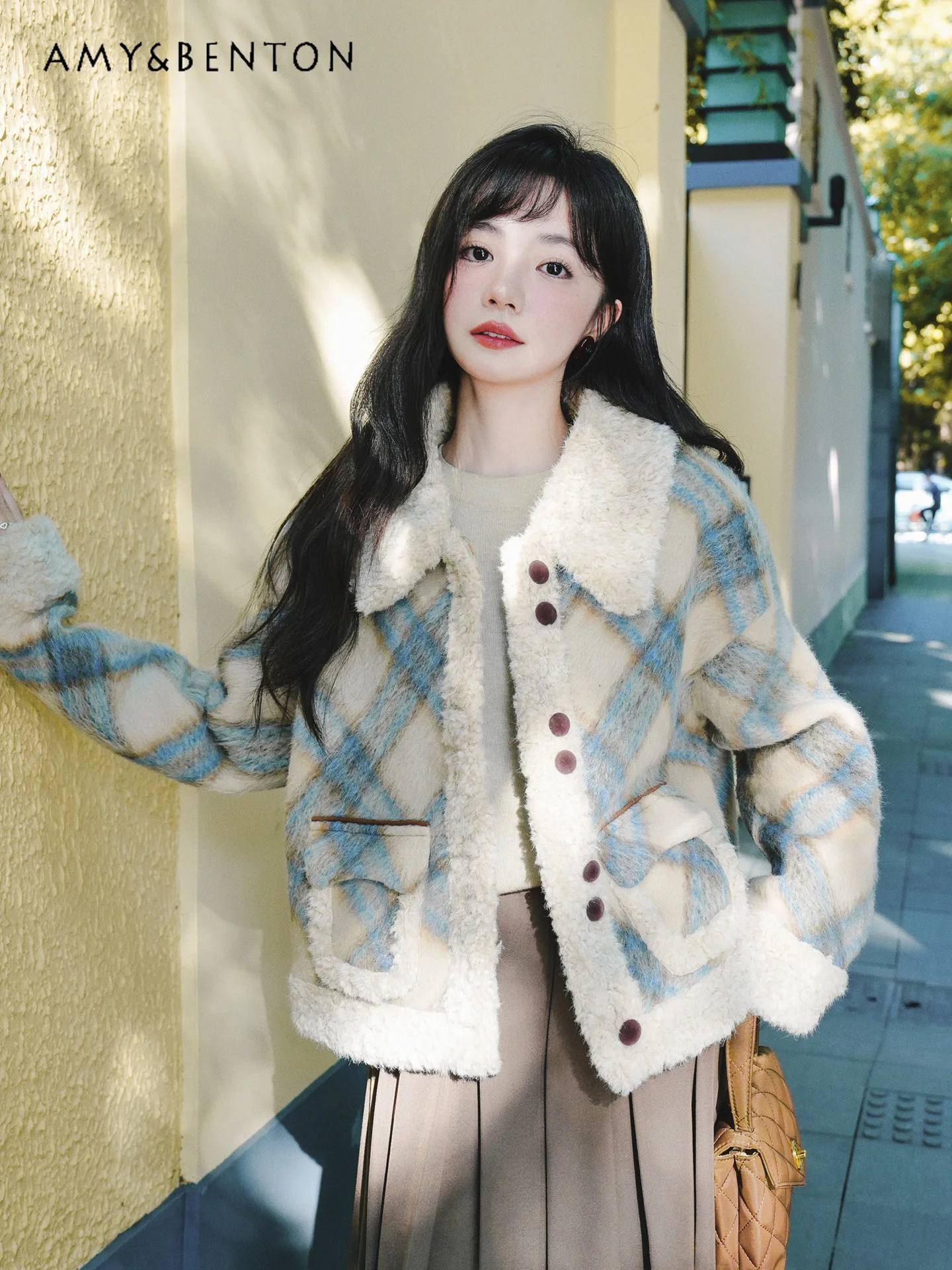 Winter Retro Plaid Blue and White Casual Woolen Coat for Women Turn-down Collar and Single-breasted Lamb Wool Quilted Jacket
Winter Retro Plaid Blue and White Casual Woolen Coat for Women Turn-down Collar and Single-breasted Lamb Wool Quilted Jacket
