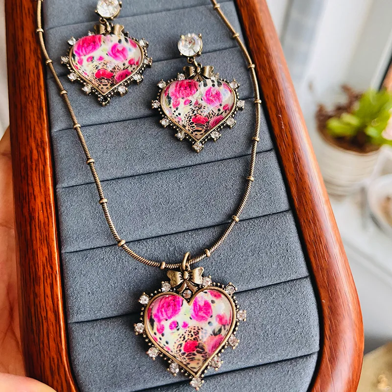 BJ retro love earrings necklace y2k high transparency bright jelly resin love leopard print rose premium red
BJ retro love earrings necklace y2k high transparency bright jelly resin love leopard print rose premium red