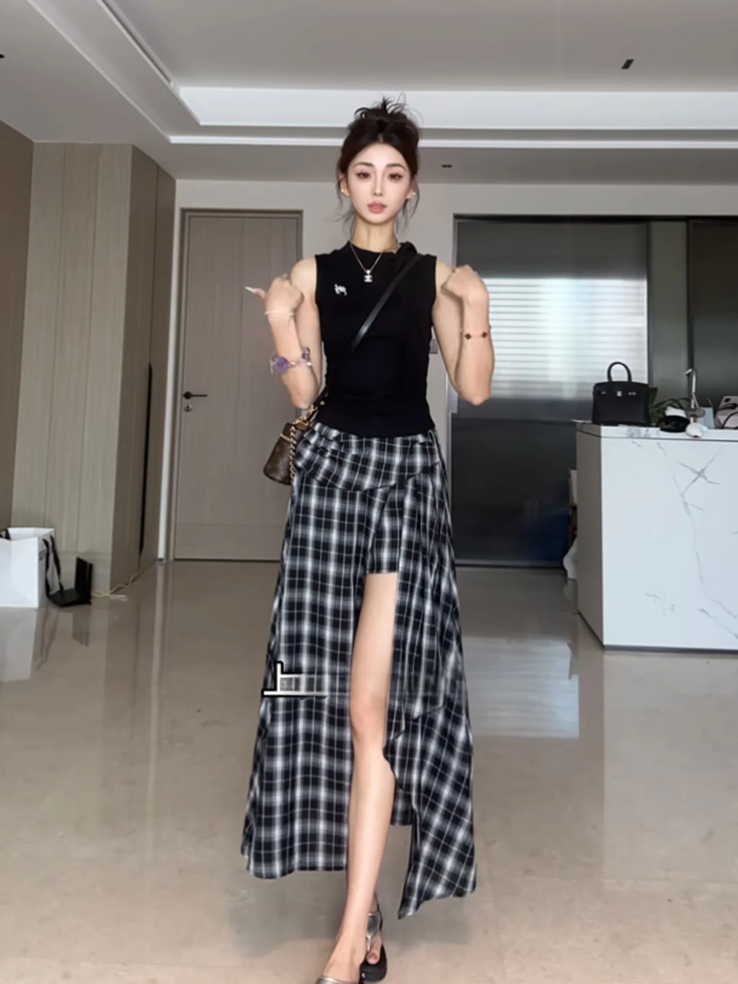 Юбка А-силуэта с высокой талией, женская, приталенная, в клетку, летняя, корейская, вязаная, длинная
Юбка А-силуэта с высокой талией, женская, приталенная, в клетку, летняя, корейская, вязаная, длинная