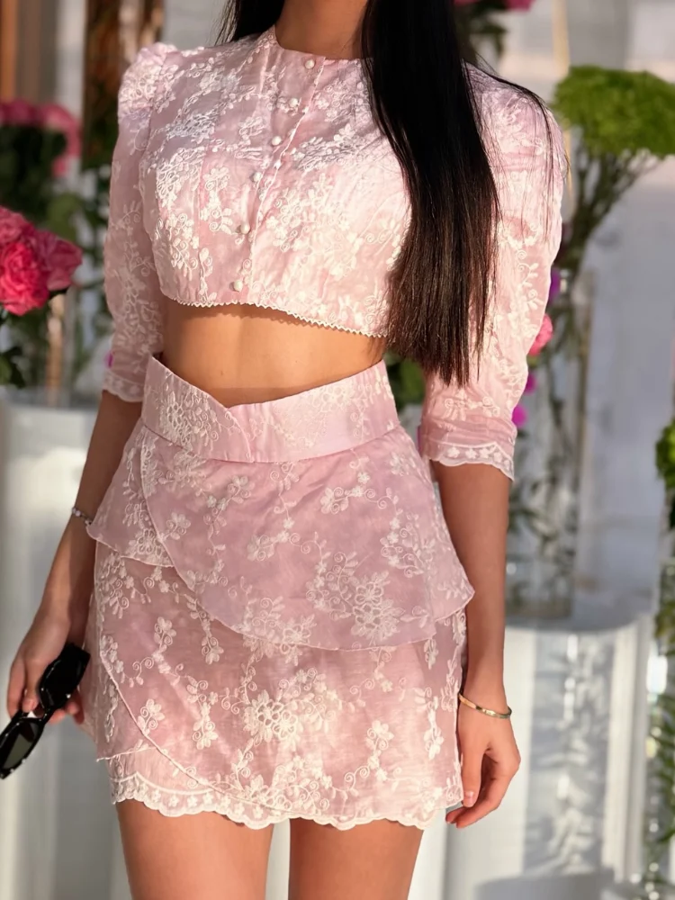 Round Neck Pearl Button Half Sleeve Crop Top Irregular Ruffle Mini Skirt Set Elegant Lace Trim Outfit for Date Wedding Guest
Round Neck Pearl Button Half Sleeve Crop Top Irregular Ruffle Mini Skirt Set Elegant Lace Trim Outfit for Date Wedding Guest