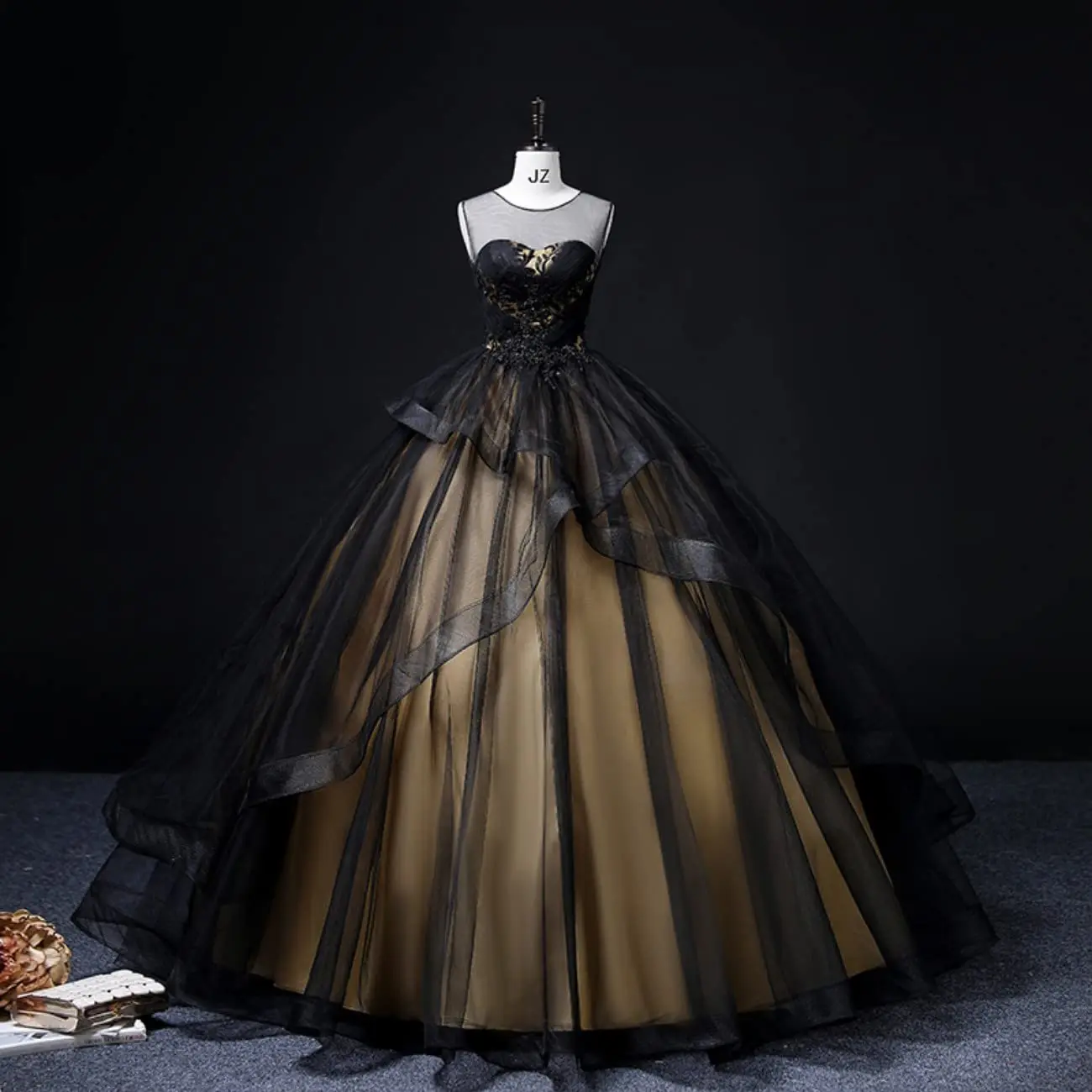 Черное тюлевое женское платье трапециевидной формы для выпускного вечера, свадебное платье Quinceanera Sweet 16, платье
Черное тюлевое женское платье трапециевидной формы для выпускного вечера, свадебное платье Quinceanera Sweet 16, платье