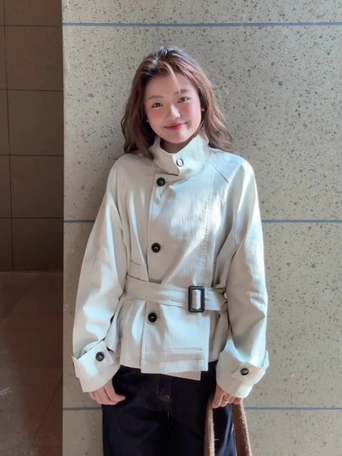 Korean Style British Short Coat Jacket Women Early Autumn Small Waist Cinched Stand Collar Elegant Coat Polyester Fiber
Korean Style British Short Coat Jacket Women Early Autumn Small Waist Cinched Stand Collar Elegant Coat Polyester Fiber