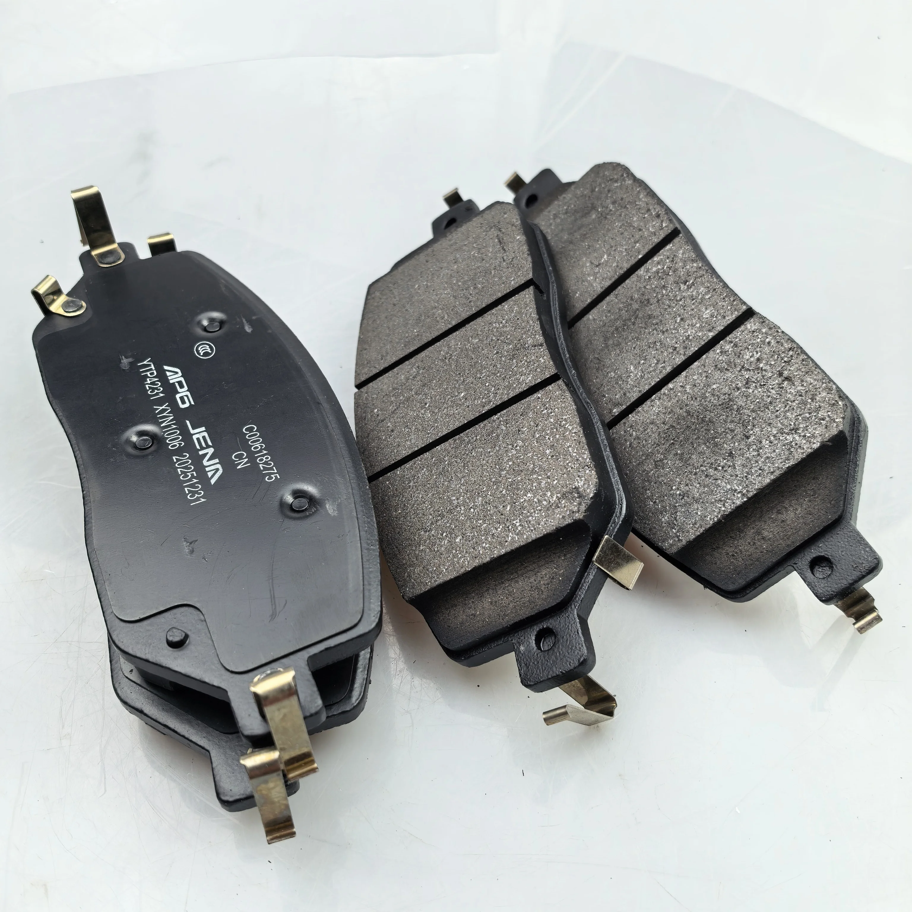 SAIC MAXUS Territory Original Front Brake Pad C00373375
SAIC MAXUS Territory Original Front Brake Pad C00373375