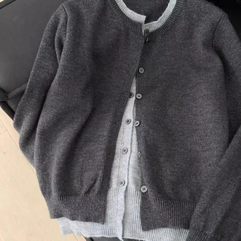 Женский пуловер, серый вязаный кардиган, куртка, осень-зима, повседневная верхняя одежда, свитер, топ, сращивание цветов, теплый корейский стиль
Женский пуловер, серый вязаный кардиган, куртка, осень-зима, повседневная верхняя одежда, свитер, топ, сращивание цветов, теплый корейский стиль