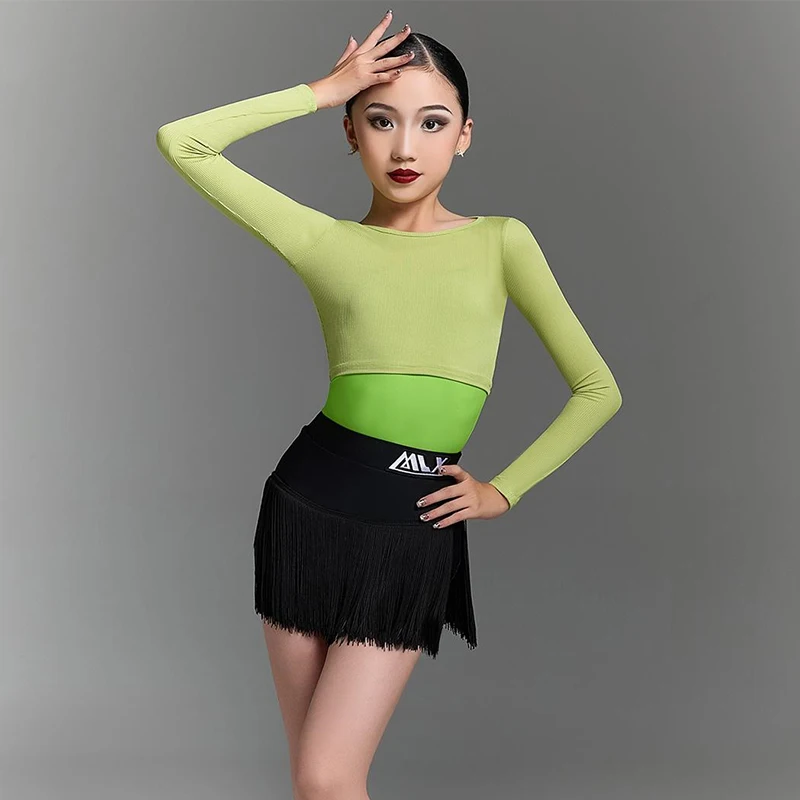 Одежда для латинских танцев для девочек, зеленая одежда для латинских танцев, топы, черная юбка с бахромой, детская одежда для сцены ча-ча-румбы, тренировочная одежда AMY1577
Одежда для латинских танцев для девочек, зеленая одежда для латинских танцев, топы, черная юбка с бахромой, детская одежда для сцены ча-ча-румбы, тренировочная одежда AMY1577