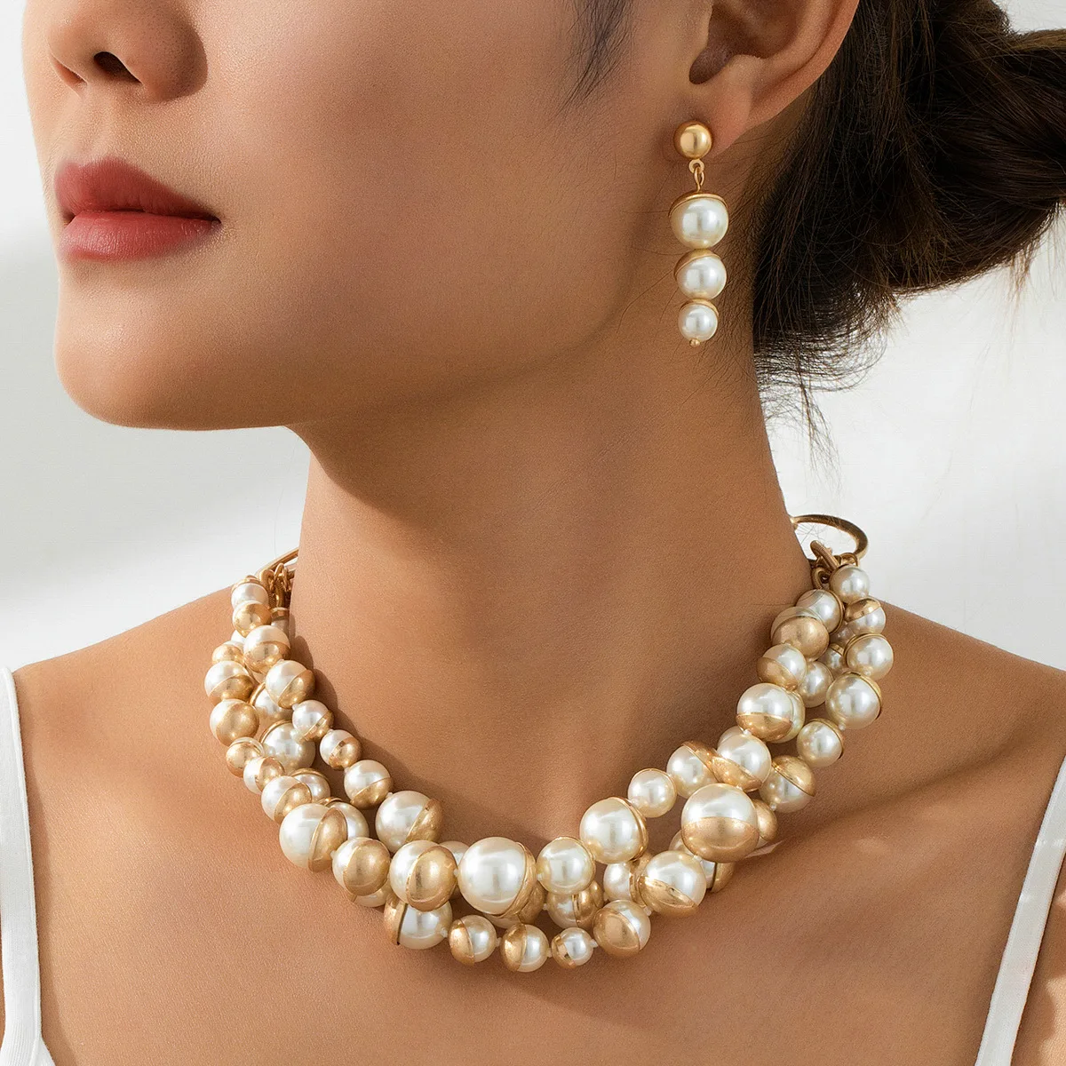 Statement 3-layer Glass Pearl Necklace for Lady Temperament Short Chain Magnet Buckle Clavicle Chain Bracelet Set Pearl Earrings
Statement 3-layer Glass Pearl Necklace for Lady Temperament Short Chain Magnet Buckle Clavicle Chain Bracelet Set Pearl Earrings