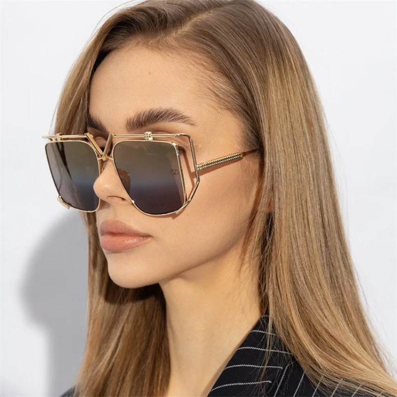 Luxury Fashion Metal Sunglasses Unisex Trendy Sun Protection Driving Glasses Personalized Style for Men And Women
Luxury Fashion Metal Sunglasses Unisex Trendy Sun Protection Driving Glasses Personalized Style for Men And Women