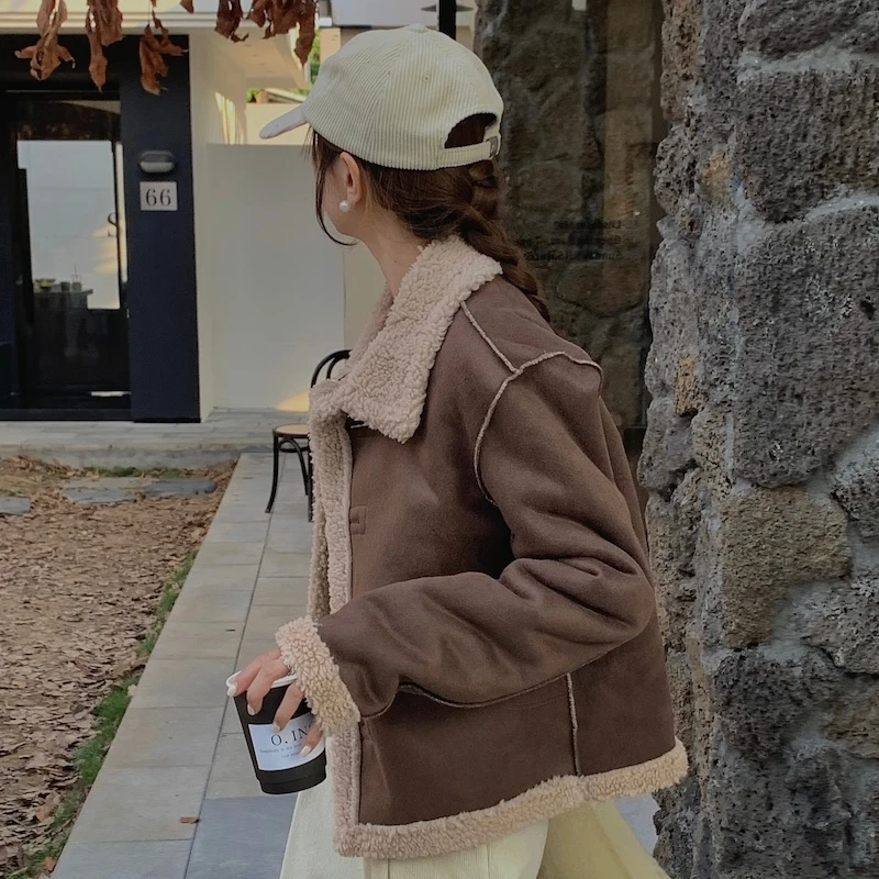 Универсальное кожаное пальто с воротником в стиле ретро на одной пуговице, обычная длина, высокий воротник, полиэфирное волокно, 00% женская верхняя одежда
Универсальное кожаное пальто с воротником в стиле ретро на одной пуговице, обычная длина, высокий воротник, полиэфирное волокно, 00% женская верхняя одежда