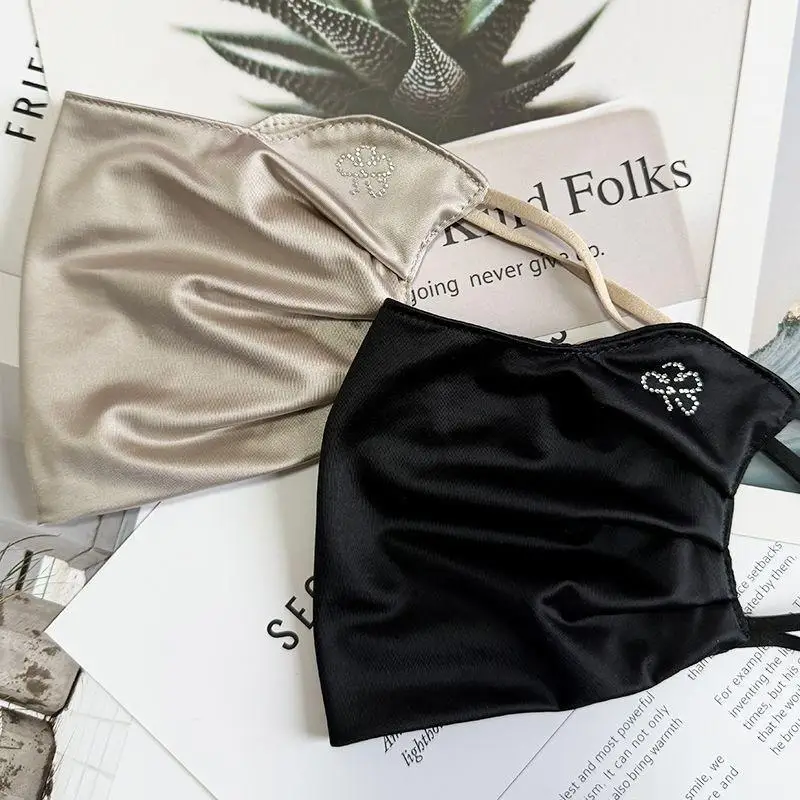 Ice Silk Satin Face Cover Women Summer UV Protection Soft Sunscreen Mask Breathable for Outdoor Commuting
Ice Silk Satin Face Cover Women Summer UV Protection Soft Sunscreen Mask Breathable for Outdoor Commuting