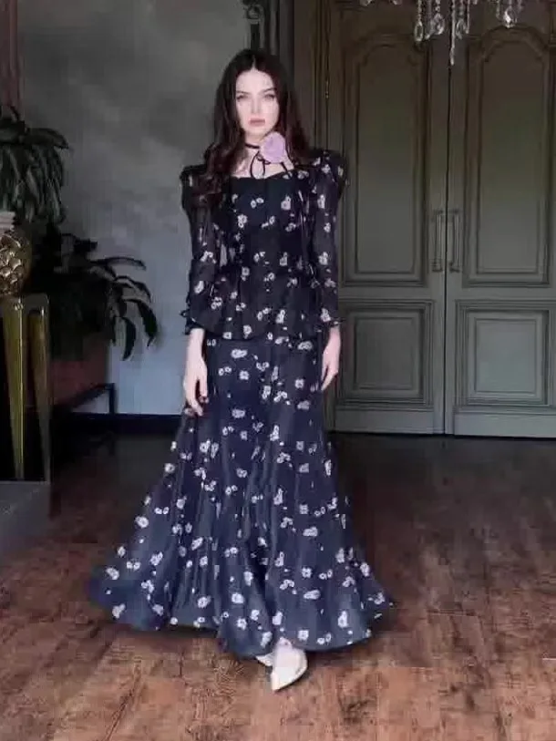 Fashionable Printed Top And Skirt Set Women's Long Sleeve Floral Patterned Two-Piece Suit Straight Cut European Style Autumn ...
Fashionable Printed Top And Skirt Set Women's Long Sleeve Floral Patterned Two-Piece Suit Straight Cut European Style Autumn ...
