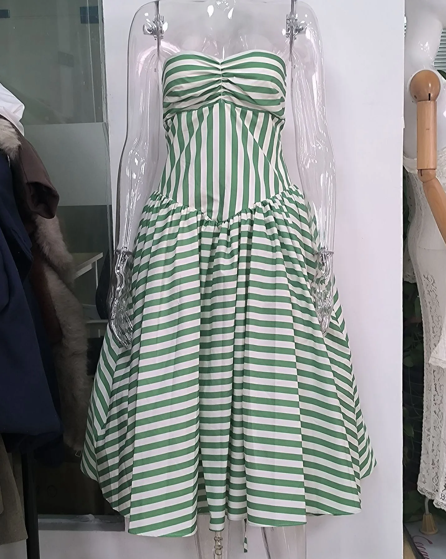 Style Green White Striped Tube Top Dress Women's Waist Cinched A-Line Maxi Skirt Length Summer Holiday Wind Long Dress
Style Green White Striped Tube Top Dress Women's Waist Cinched A-Line Maxi Skirt Length Summer Holiday Wind Long Dress