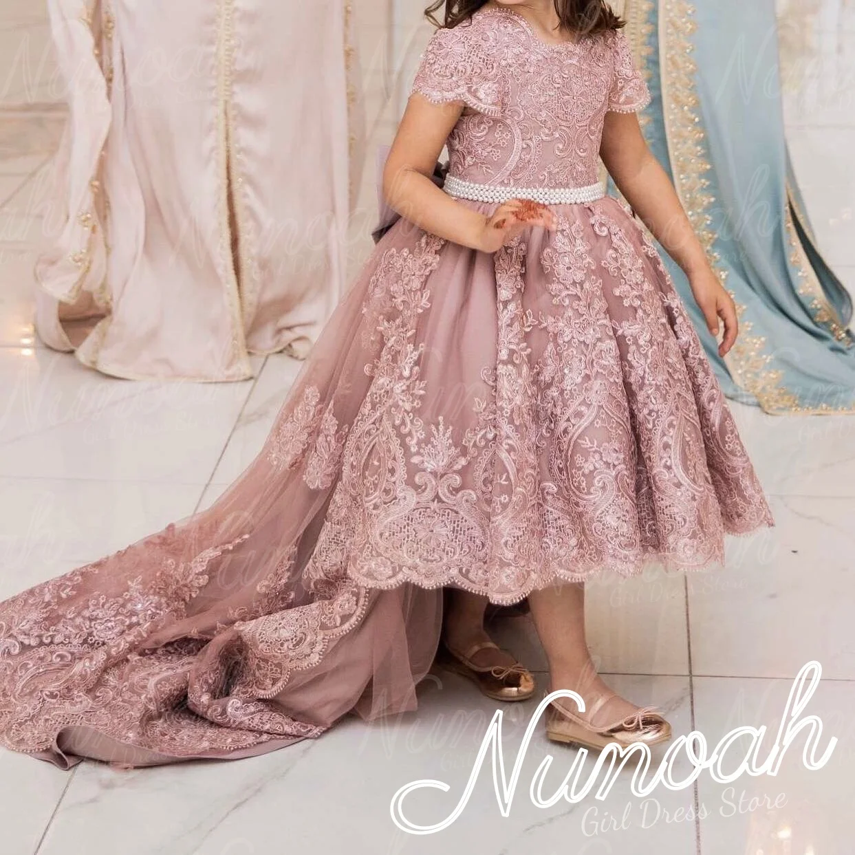 Pink Flower Girl Dress For Wedding Lace Appliques Girl Birthday Party with Bow High-Low Length First Communion Gown Customized
Pink Flower Girl Dress For Wedding Lace Appliques Girl Birthday Party with Bow High-Low Length First Communion Gown Customized