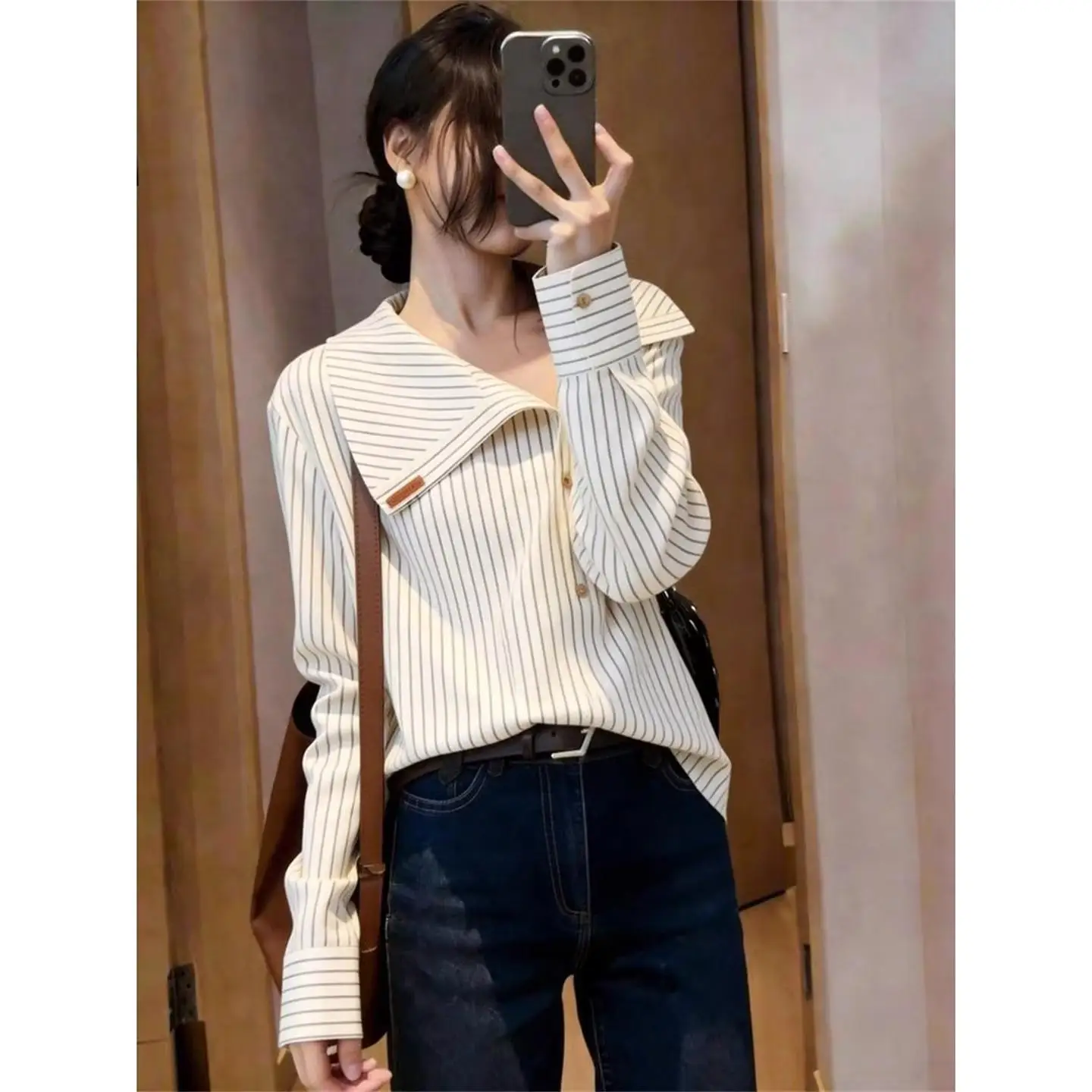 Spring 2026 Women's Striped Shirt Mature Light Design Sensation Cool Feeling Long Sleeve Polyester Fiber 100% Fashion
Spring 2026 Women's Striped Shirt Mature Light Design Sensation Cool Feeling Long Sleeve Polyester Fiber 100% Fashion