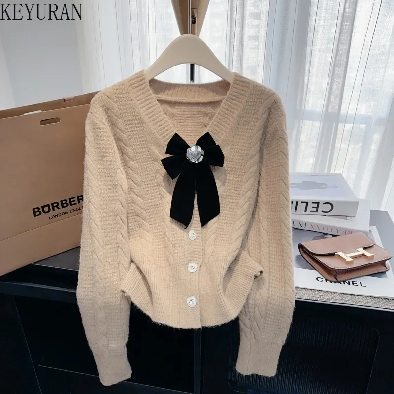 French Commuting Bow V-neck Knitted Cardigan Sweater Jacket Women Korean Fashion Autumn Winter New Long Sleeve Knitwear Tops
French Commuting Bow V-neck Knitted Cardigan Sweater Jacket Women Korean Fashion Autumn Winter New Long Sleeve Knitwear Tops