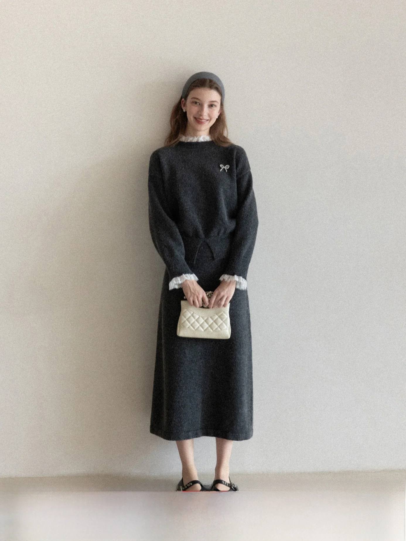 Вязаный кружевной комплект из свитера и юбки в стиле пэчворк для женщин, зимний модный повседневный комплект из двух предметов, с высокой талией, для подружек невесты
Вязаный кружевной комплект из свитера и юбки в стиле пэчворк для женщин, зимний модный повседневный комплект из двух предметов, с высокой талией, для подружек невесты