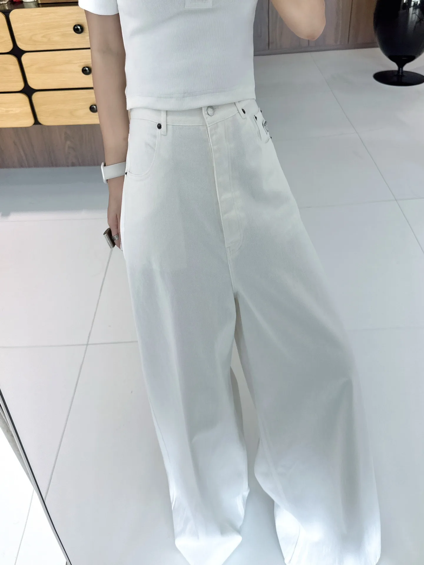 Slimming High Waist Wide Leg White Jeans Comfortable Versatile Simple Design Commute Friendly Cotton Denim Pants for Women
Slimming High Waist Wide Leg White Jeans Comfortable Versatile Simple Design Commute Friendly Cotton Denim Pants for Women