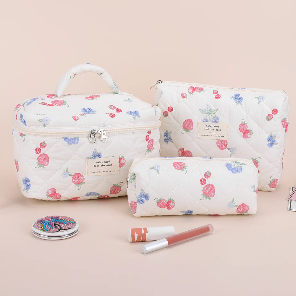 3Pcs Adorable Padding Skincare Pouch Large Capacity Aesthetic Toiletry Purse Strawberry Print Bathroom Shower Travel Bag
3Pcs Adorable Padding Skincare Pouch Large Capacity Aesthetic Toiletry Purse Strawberry Print Bathroom Shower Travel Bag
