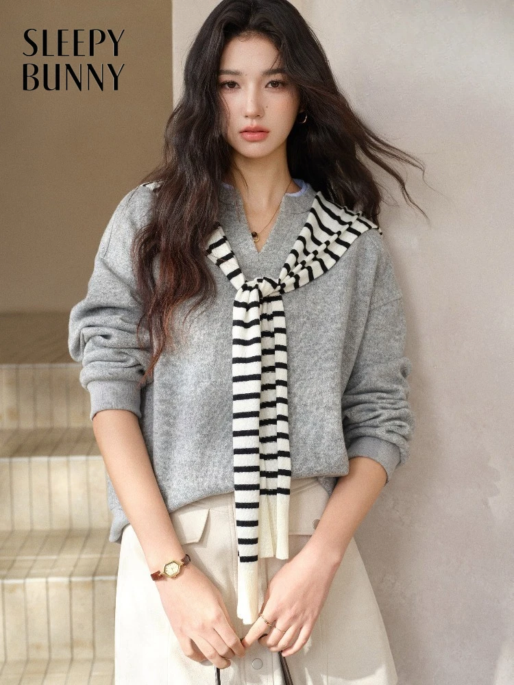 Women Striped Shawl Pullover Lady Spring American Style Fake Two Piece V Neck Sweatshirt Casual Loose Fashion Top Everyday Looks
Women Striped Shawl Pullover Lady Spring American Style Fake Two Piece V Neck Sweatshirt Casual Loose Fashion Top Everyday Looks