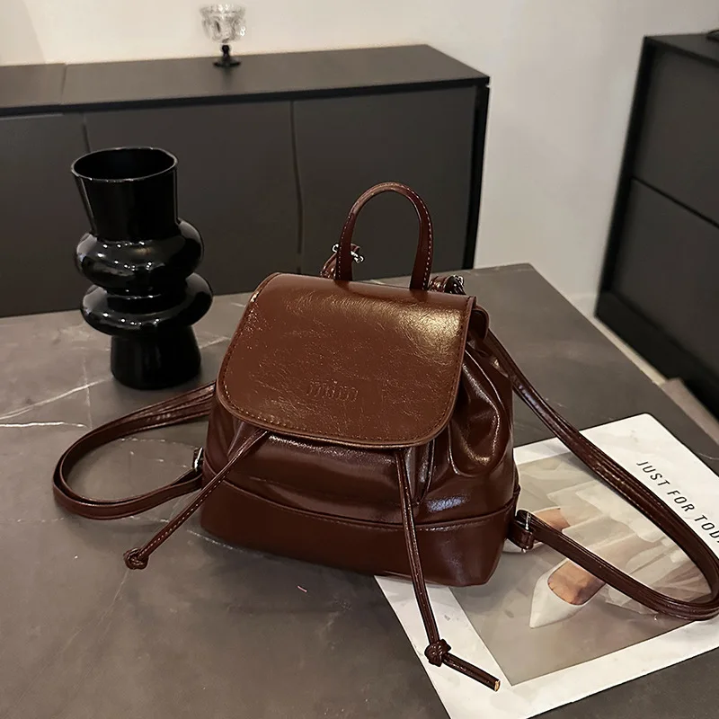 Simple casual and niche design women's backpack 2025 new popular small backpack fashionable travel small schoolbag
Simple casual and niche design women's backpack 2025 new popular small backpack fashionable travel small schoolbag