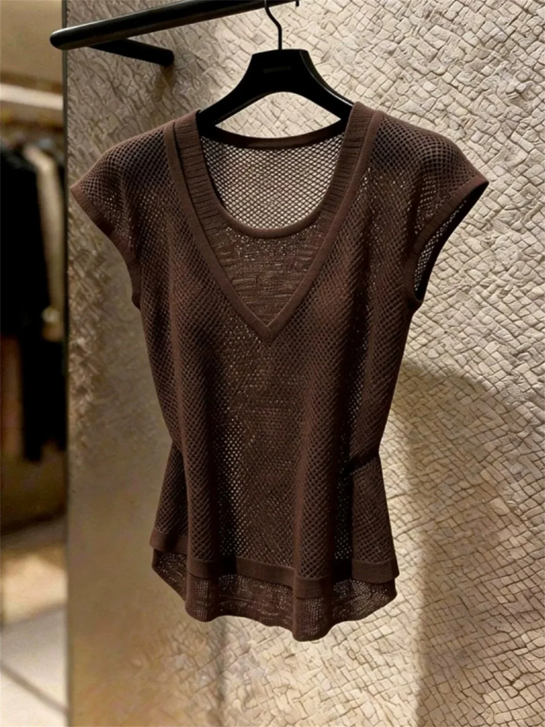 Dongda Gate Coffee Short Sleeve Hollow out Knitted T-Shirt Women's Fashionable Summer Slimming Top V-Neck Loose Fit Ice Silk
Dongda Gate Coffee Short Sleeve Hollow out Knitted T-Shirt Women's Fashionable Summer Slimming Top V-Neck Loose Fit Ice Silk