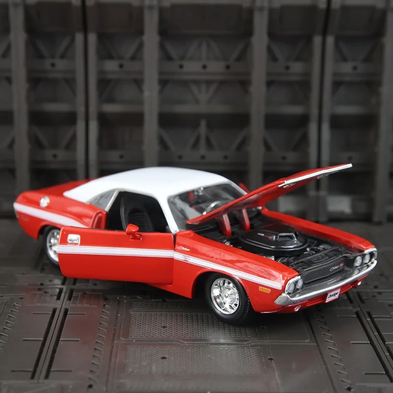 1:24 Classic 1970 Challenger R/T Diecast Model Car Retro Vintage Alloy Vehicle Collectible Figurine Home Decoration
1:24 Classic 1970 Challenger R/T Diecast Model Car Retro Vintage Alloy Vehicle Collectible Figurine Home Decoration