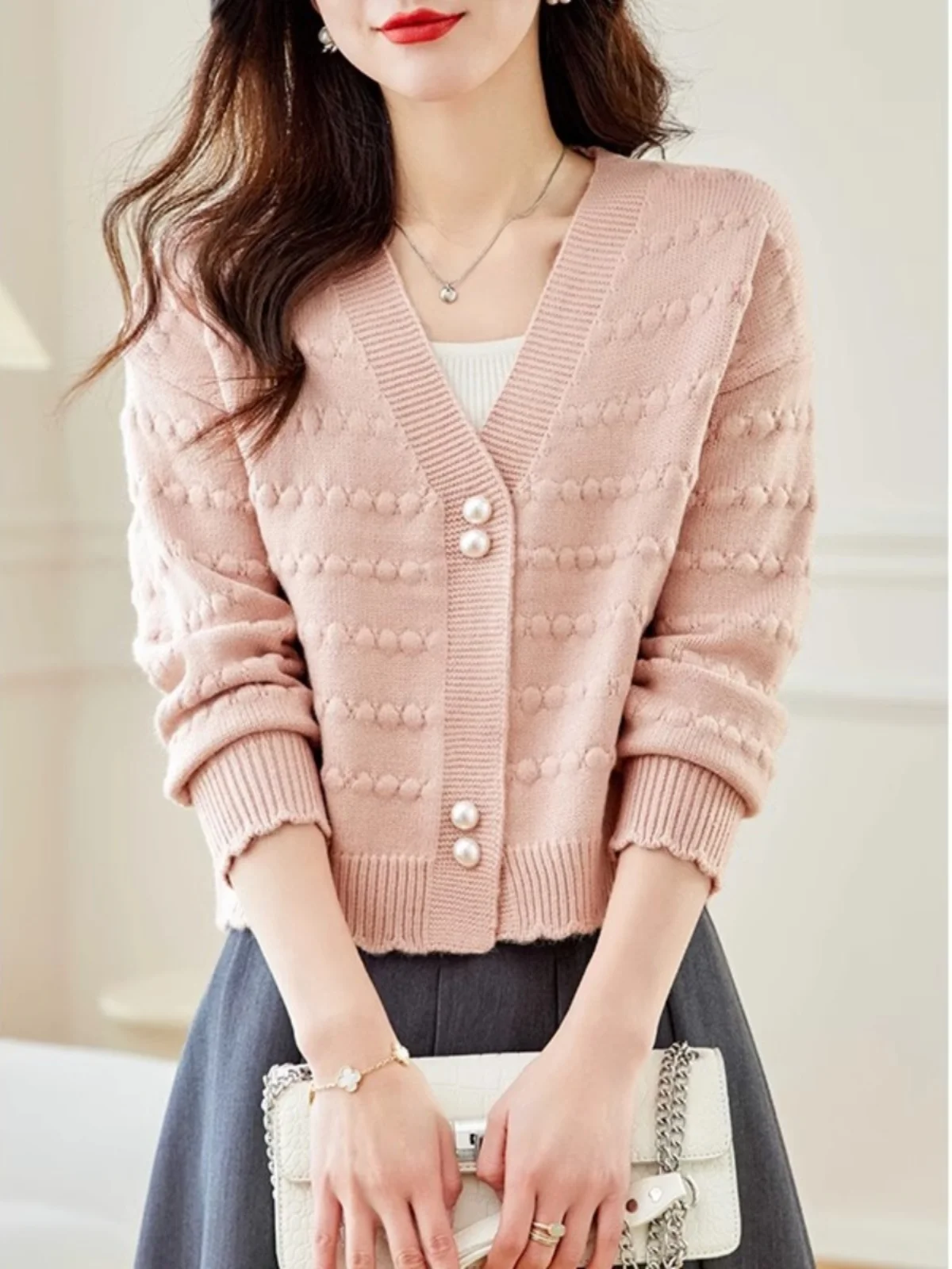 Женский трикотаж небольшого размера, открытый кардиган, весна-осень, новый свободный дизайн, верхняя одежда, топ в Корейском стиле, ветер для поездок на работу
Женский трикотаж небольшого размера, открытый кардиган, весна-осень, новый свободный дизайн, верхняя одежда, топ в Корейском стиле, ветер для поездок на работу