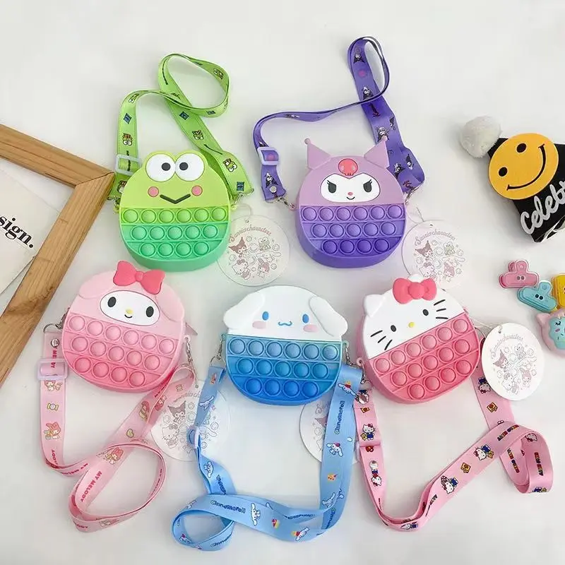New Sanrio Hello Kitty Messenger Bag Cartoon Student Decompression Pinch Clip Silicone Waterproof Material Children's Wallet
New Sanrio Hello Kitty Messenger Bag Cartoon Student Decompression Pinch Clip Silicone Waterproof Material Children's Wallet