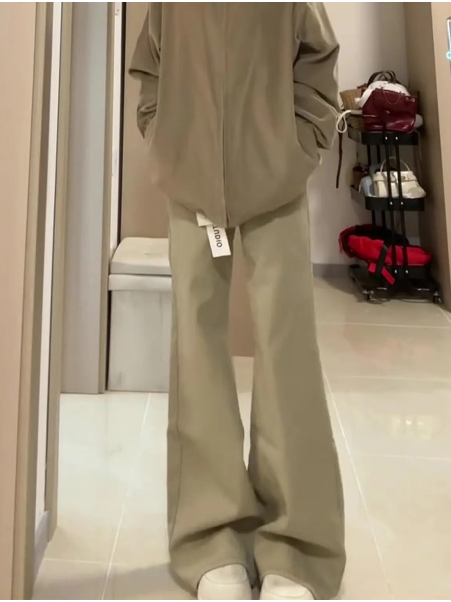 Summer 2026 New Lazy Style Beautiful American Washed Khaki Denim Pants Women Slimming Vintage Wide Leg Jeans High Waist Strai...
Summer 2026 New Lazy Style Beautiful American Washed Khaki Denim Pants Women Slimming Vintage Wide Leg Jeans High Waist Strai...