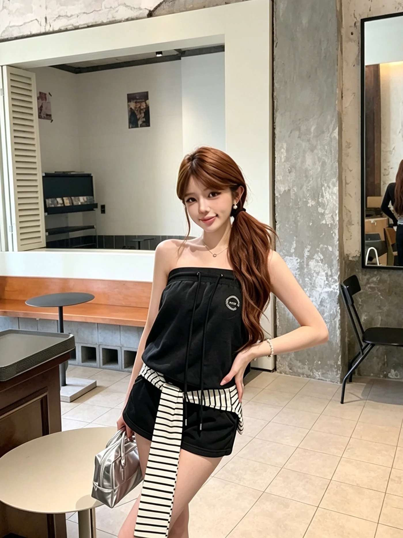 Korean Style Casual Black Strapless Romper Women's Removable Stripe Design Low Waist Short Pants Sexy One-Piece Suit
Korean Style Casual Black Strapless Romper Women's Removable Stripe Design Low Waist Short Pants Sexy One-Piece Suit