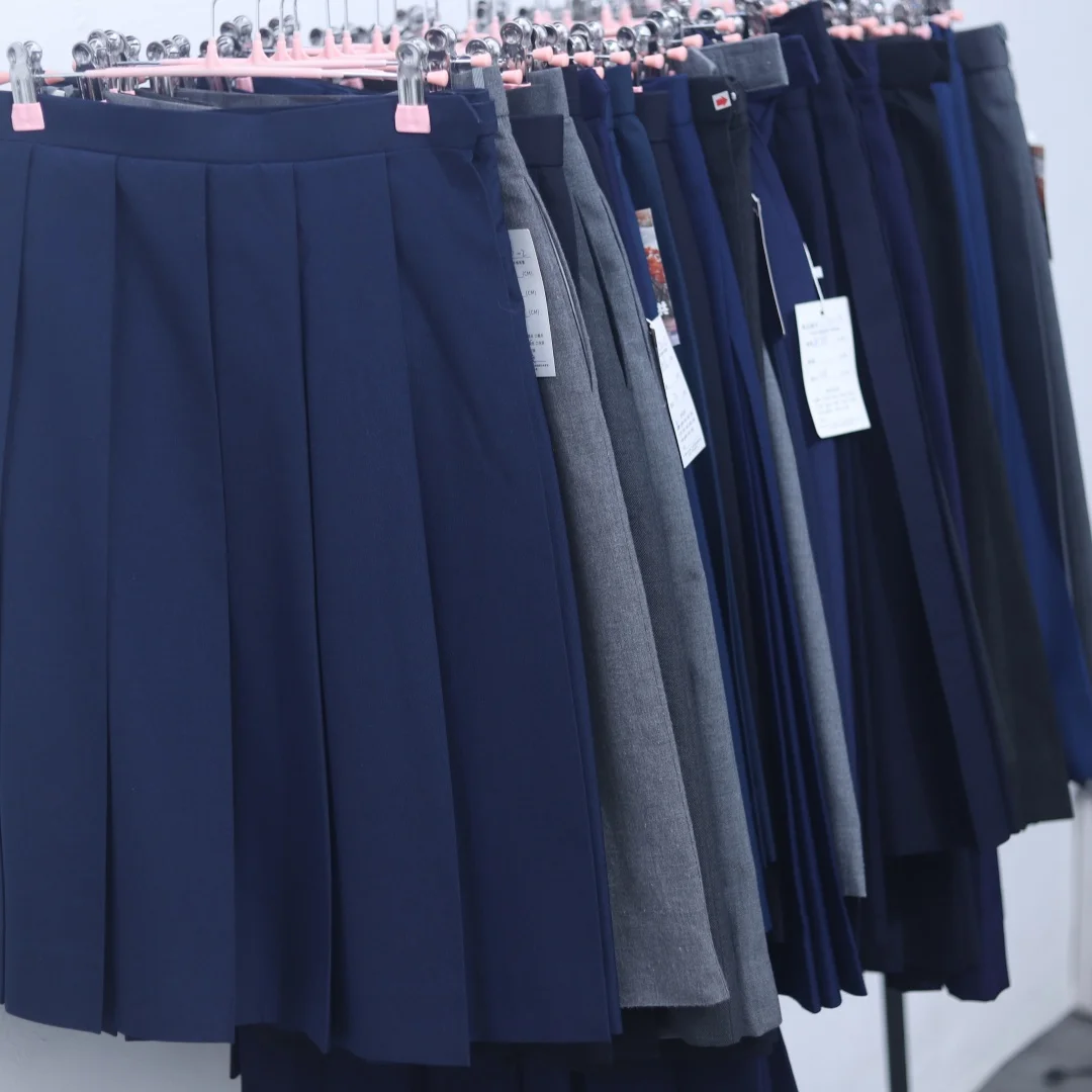 High Quality Japanese Style School Uniform Skirt with Box Pleats And Flower Design for Superior Students Mid-Length A-Line Skirt
High Quality Japanese Style School Uniform Skirt with Box Pleats And Flower Design for Superior Students Mid-Length A-Line Skirt