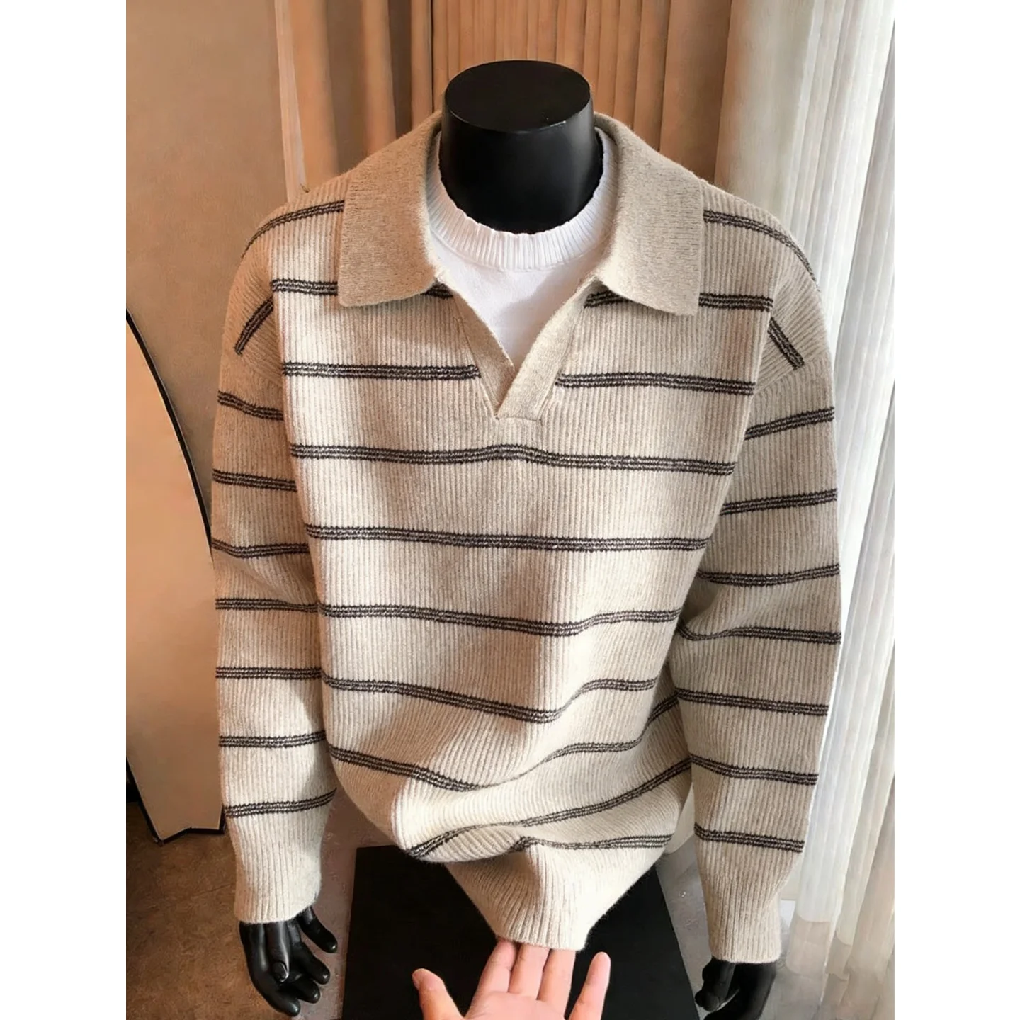 Корейский простой полосатый вязаный свитер для мужчин, осенне-зимний повседневный, в стиле lazy, имитация двухслойности, с V-образным вырезом, для пар
Корейский простой полосатый вязаный свитер для мужчин, осенне-зимний повседневный, в стиле lazy, имитация двухслойности, с V-образным вырезом, для пар