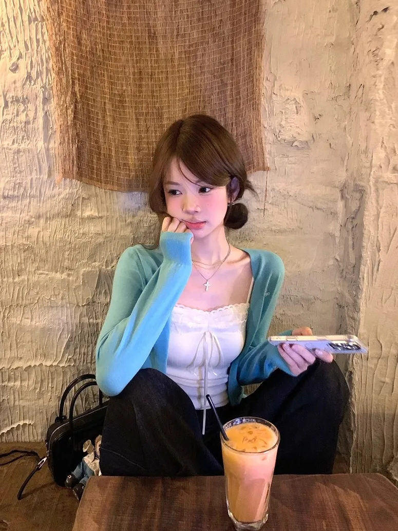 Ladies Lightweight Long Sleeve Knitted Open Cardigan Vest Belted Summer Inner Wear Two Piece Set Casual Loose Style Fashion
Ladies Lightweight Long Sleeve Knitted Open Cardigan Vest Belted Summer Inner Wear Two Piece Set Casual Loose Style Fashion
