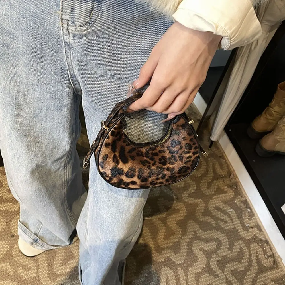 Luxury Y2K Leopard Print Handheld Bag Small Handbag Mini Hobo Bag Korean Style Shoulder Bag PU Leather Handbag Ladies
Luxury Y2K Leopard Print Handheld Bag Small Handbag Mini Hobo Bag Korean Style Shoulder Bag PU Leather Handbag Ladies