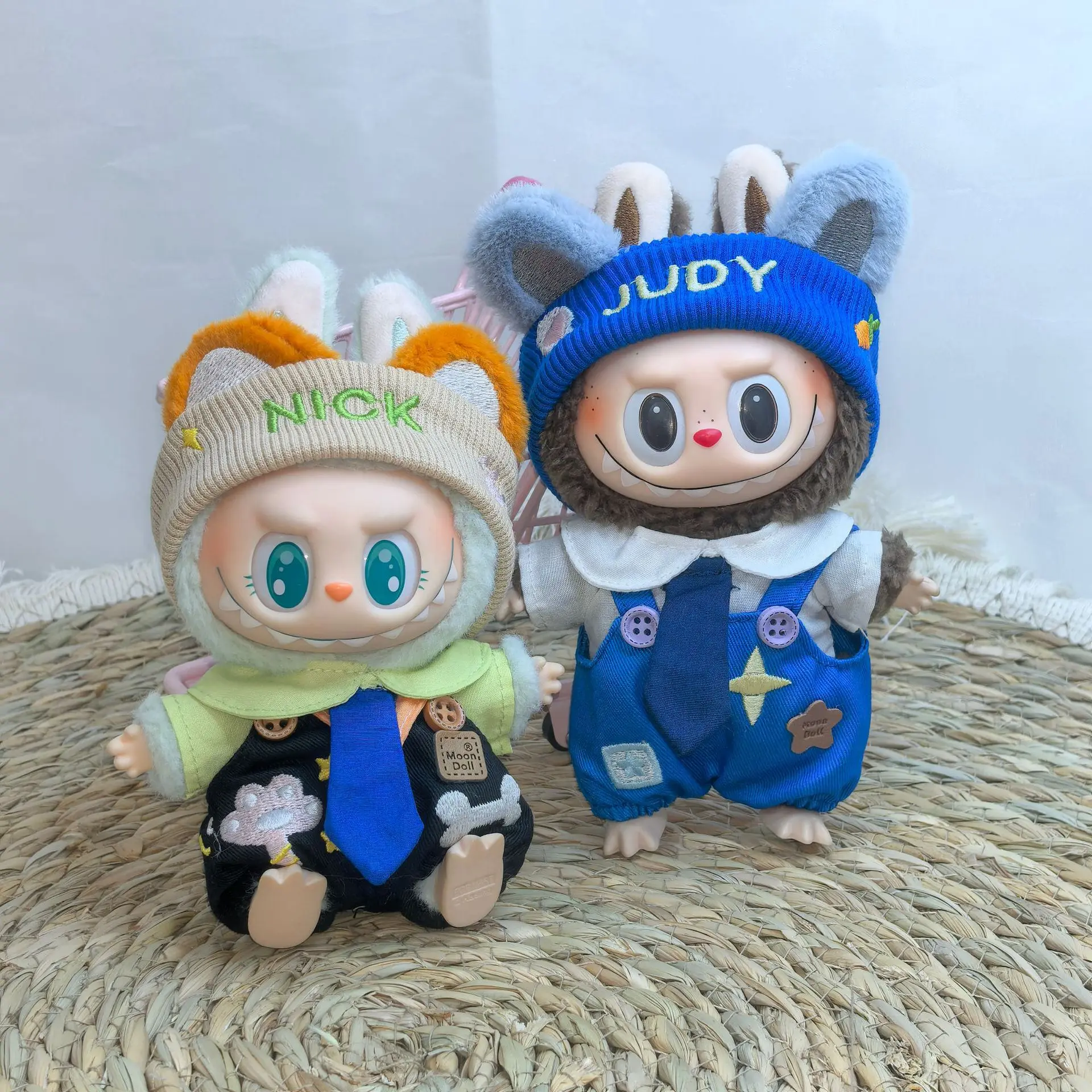 Виниловая кукла Dimoo Disney, 17 см, подтяжки Labubu, кукольная одежда, Джуди Ник, одежда для косплея, подвески, украшения для кукол, игрушки для девочек, подарки
Виниловая кукла Dimoo Disney, 17 см, подтяжки Labubu, кукольная одежда, Джуди Ник, одежда для косплея, подвески, украшения для кукол, игрушки для девочек, подарки