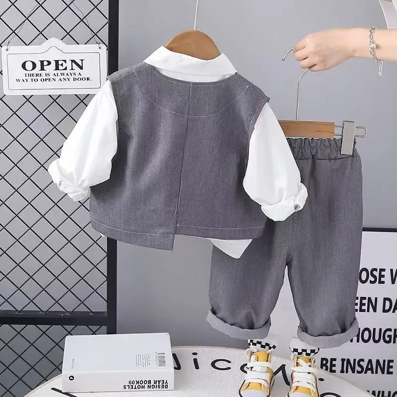 Boys' Spring and Autumn Set 2025 New Fashionable Boys' Baby Clothing Three piece Handsome Suit Set for Children Kids Outfits1-5T
Boys' Spring and Autumn Set 2025 New Fashionable Boys' Baby Clothing Three piece Handsome Suit Set for Children Kids Outfits1-5T