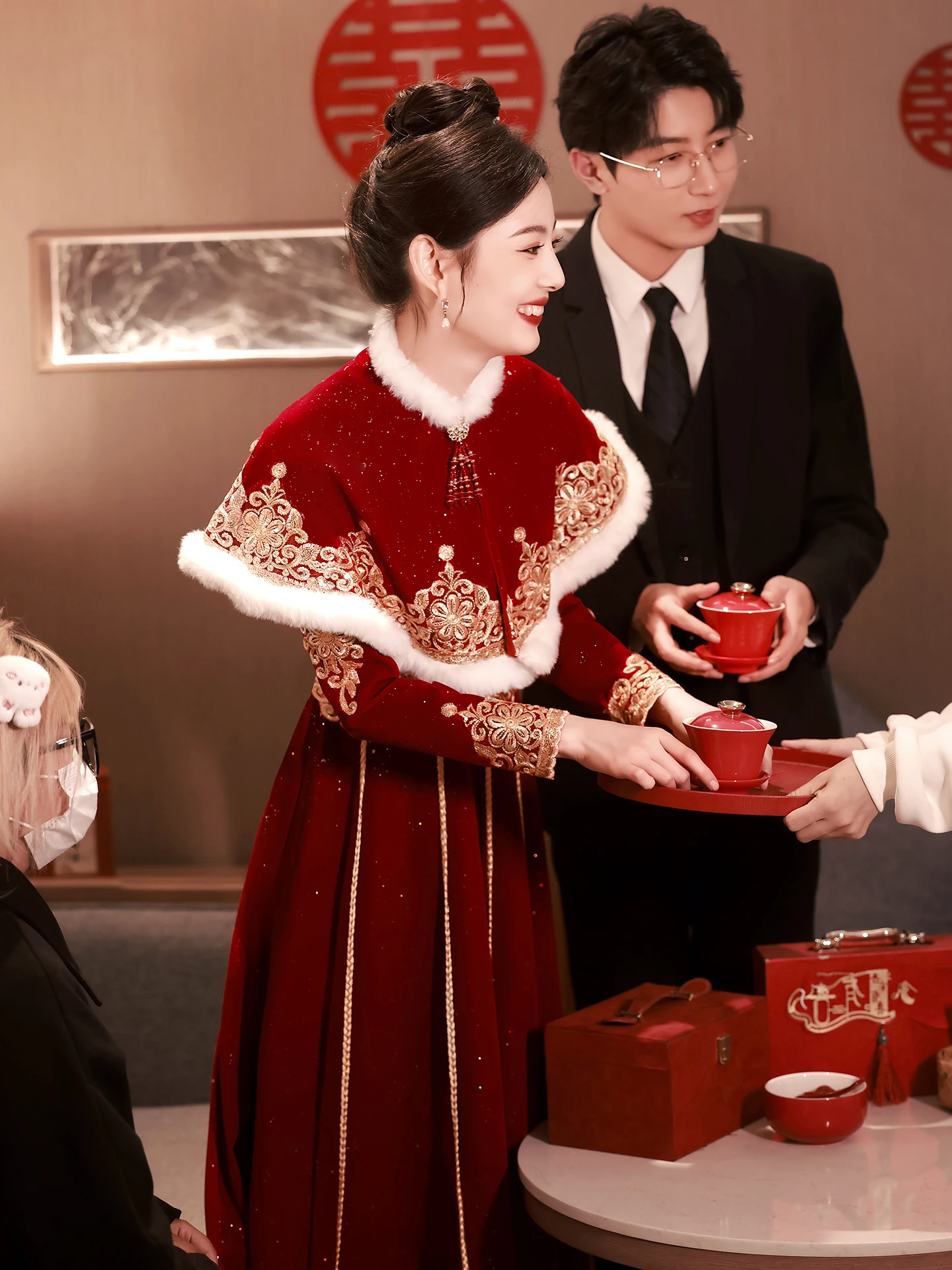 Красное свадебное платье для церемонии помолвки, новое китайское платье с длинными рукавами для Нового года и зимней церемонии подношения вина
Красное свадебное платье для церемонии помолвки, новое китайское платье с длинными рукавами для Нового года и зимней церемонии подношения вина