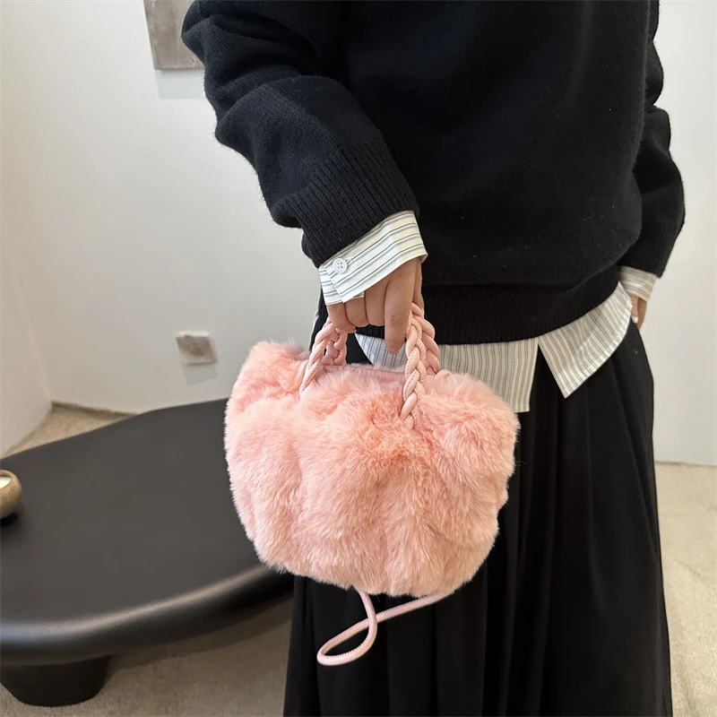 Luxury Designer Crossbody Bag - Women's Classic Leather Shoulder Tote Handbag For Fashion-Forward Ladies
Luxury Designer Crossbody Bag - Women's Classic Leather Shoulder Tote Handbag For Fashion-Forward Ladies